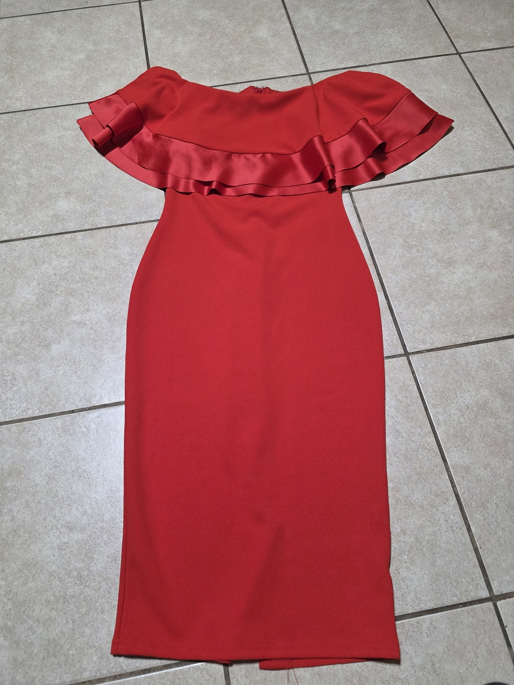 Entry Red Off-Shoulder Ruffle Midi Dress - Picture 2 of 3